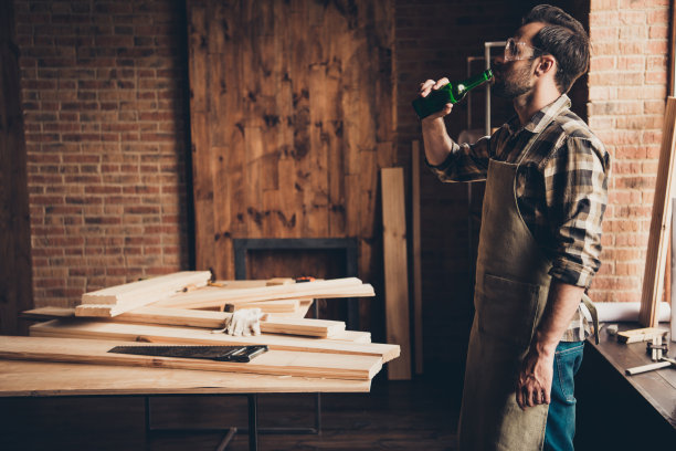 木板板登录桌面。侧面资料近看照片p图片下载