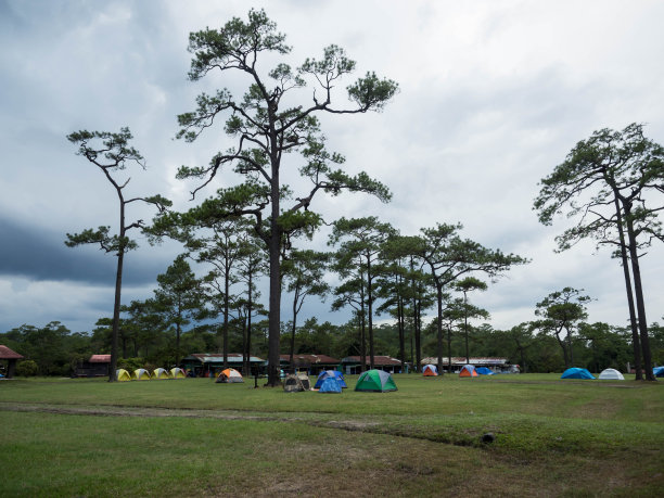 在普克拉杜昂国家公园山顶的露营旅游。图片下载