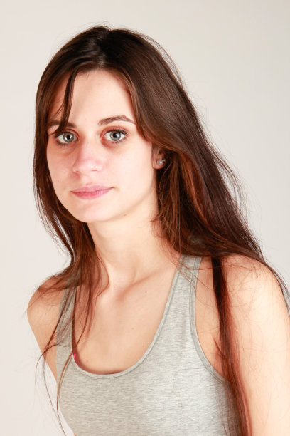 一个长发少女的肖像图片下载