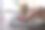 年轻女子使用带有社交媒体符号的智能手机图片下载