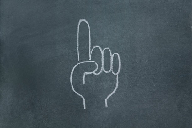 手指在黑板上图片下载