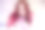 小女孩戴着耳机看手机图片下载