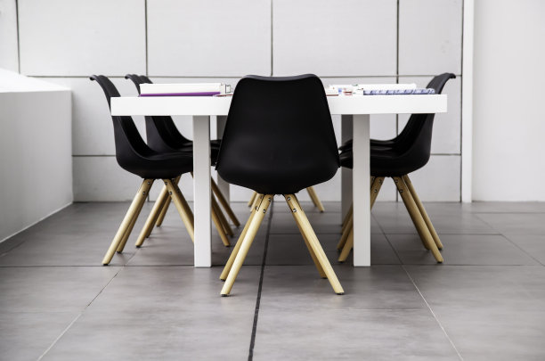 现代的白色椅子图片下载