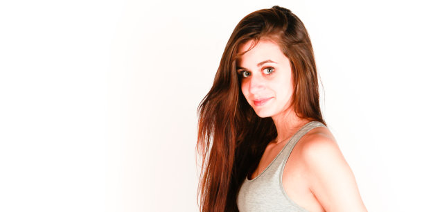 长头发的运动女孩图片下载