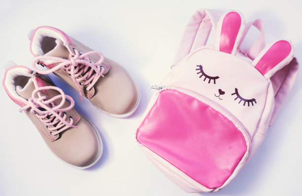 儿童鞋和背包图片下载