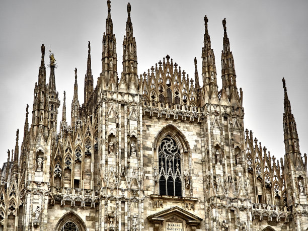 拍摄于米兰的穹顶图片下载