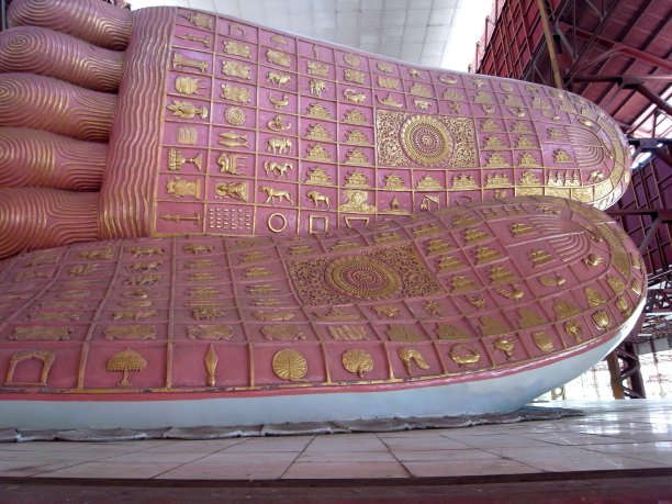 卧佛的脚图片下载