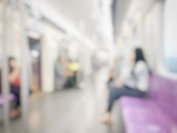 模糊图片的各种旅客旅行的火车图片下载