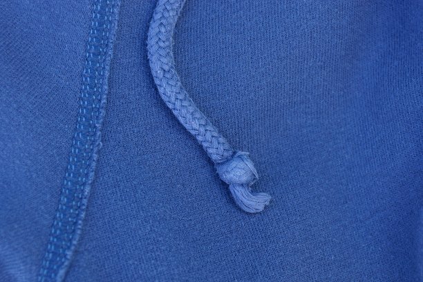 蓝色面料的夹克，有一个缝和长花边图片下载