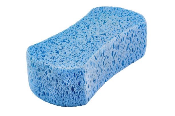 家用或洗车用的蓝色海绵，白色背景上隔离图片下载