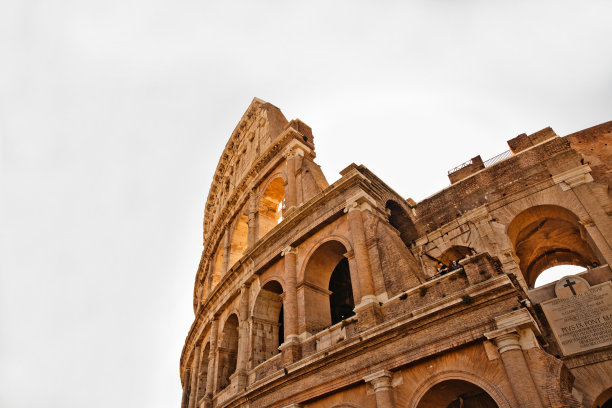 罗马竞技场的低角度视图图片下载
