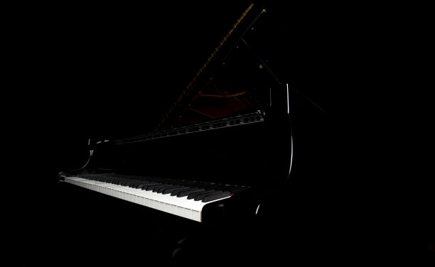 三角钢琴图片下载