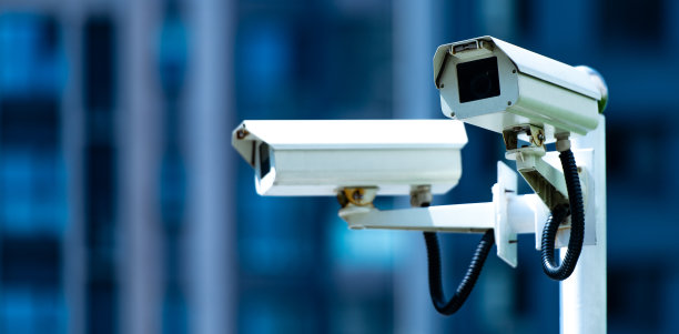 上海高层建筑前的安全监控摄像头图片下载