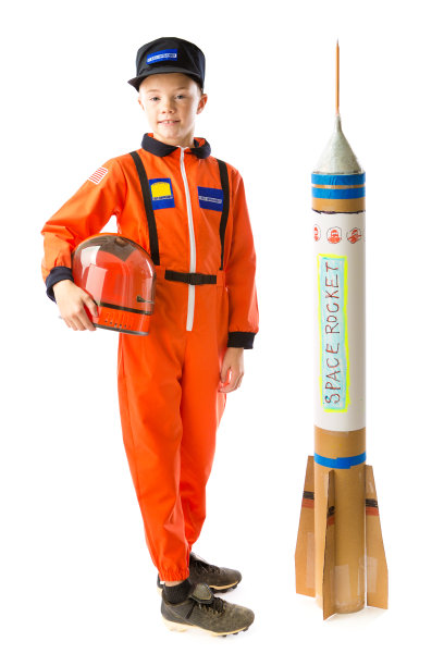 白人背景下的少年宇航员的职业抱负图片下载