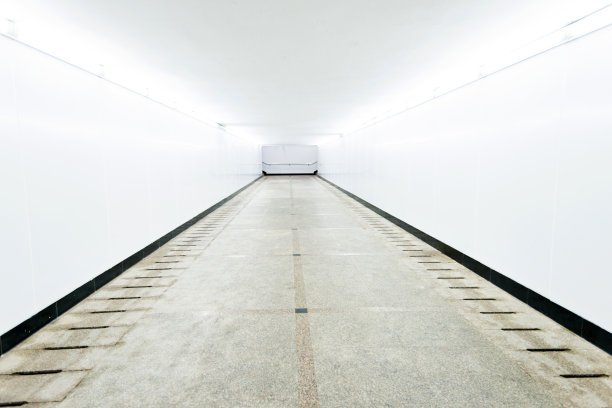 在城市的地下隧道图片下载