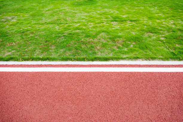 跑道和绿草图片下载