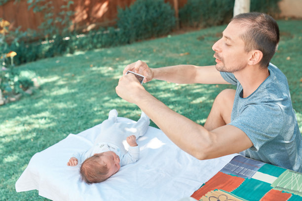 在她睡觉的时候拍照图片下载