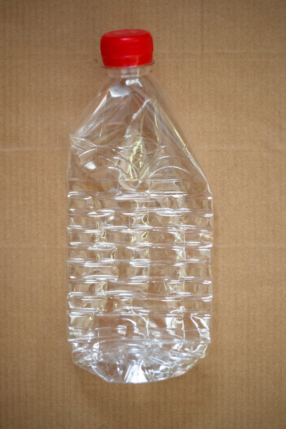 一瓶皱巴巴的图片下载