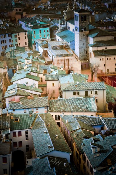 意大利布雷西亚的古老房屋和屋顶。图片下载