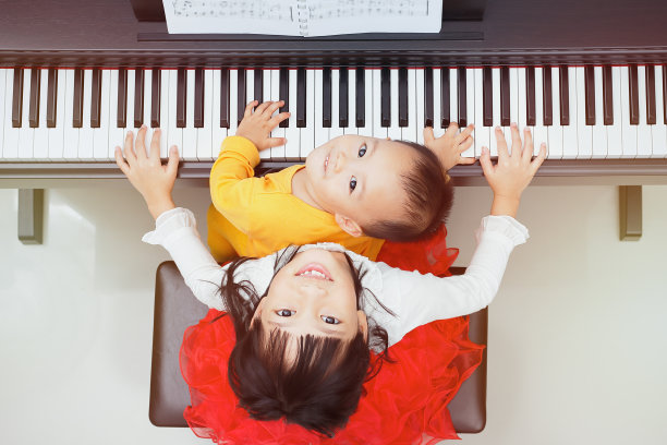 小钢琴图片下载