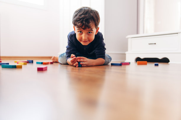 看孩子玩图片下载