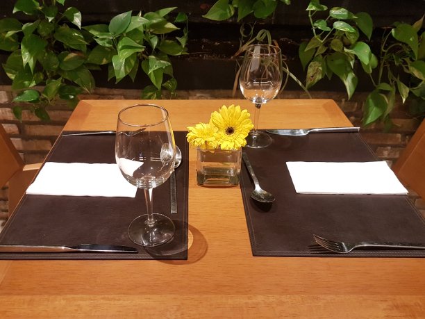 正式餐桌布置图片下载