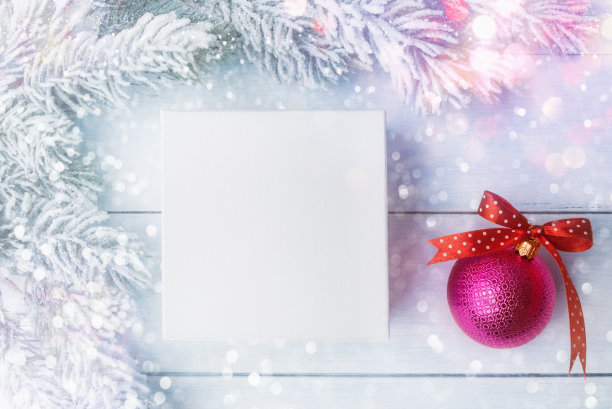 新年概念背景。空白模型的白色礼盒。图片下载