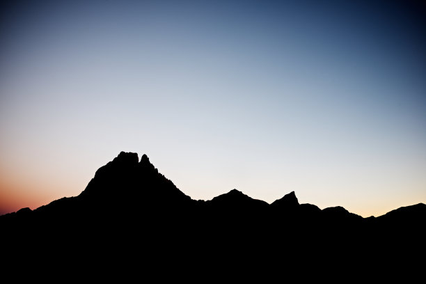 庇里牛斯山图片下载