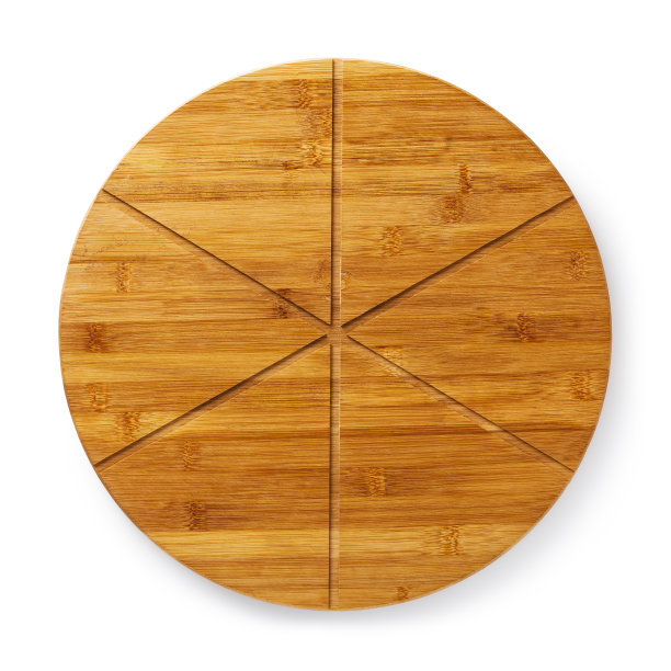 空的木质披萨托盘与扇区切割隔离在白色背景图片下载