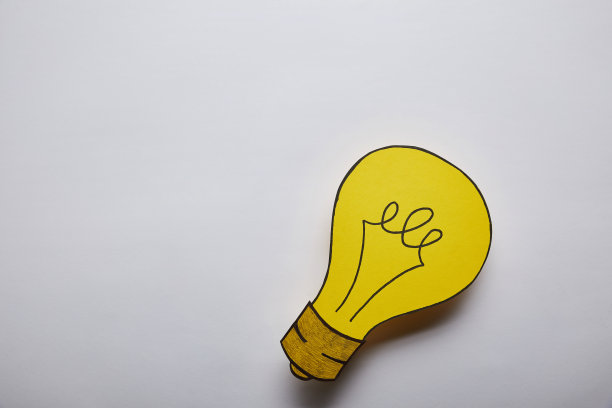 顶视图灯泡的想法符号在灰色的背景图片下载