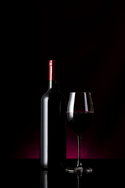 红酒和酒瓶图片下载