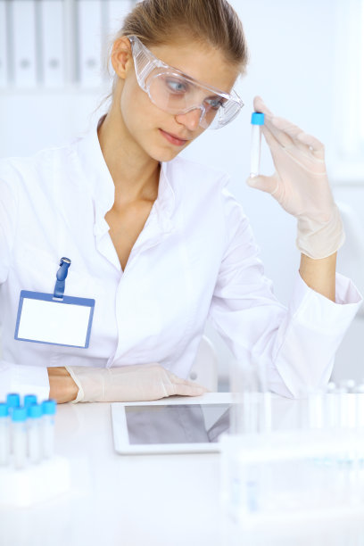 实验室女科研人员图片下载