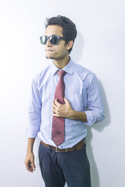 年轻时尚的职业男士。图片下载