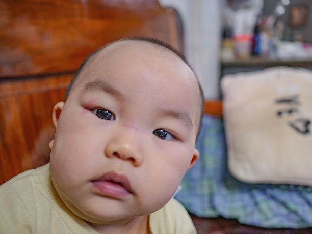 可爱和英俊的亚洲男孩的肖像照片婴儿或婴儿图片下载