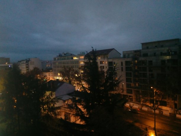 里昂的晚上图片下载