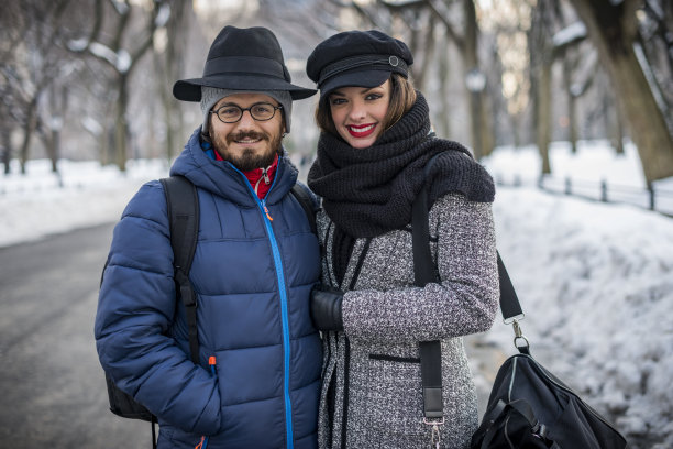 纽约中央公园的一对夫妇图片下载