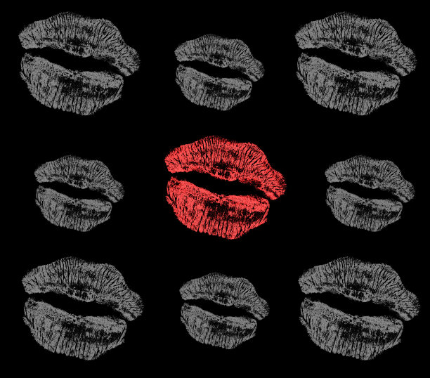 口红亲吻孤立在一个黑色的背景图片下载