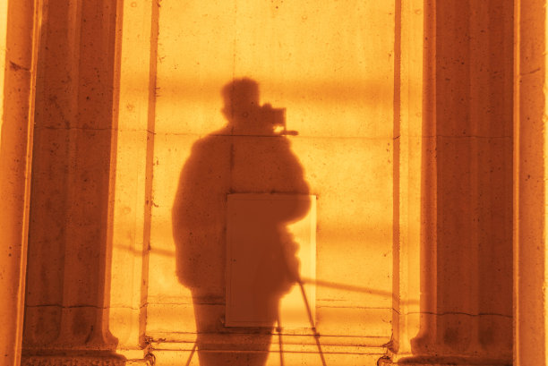 影子在墙壁上图片下载