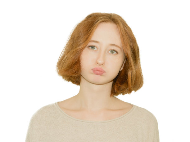 无聊的女人肖像。孤立在白色背景上。图片下载