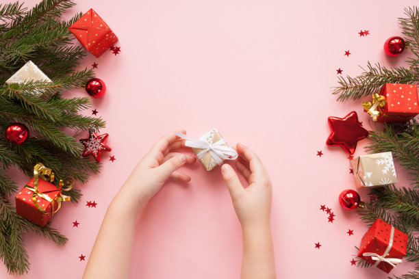 圣诞快乐，恭贺新禧。粉红色的背景图片下载