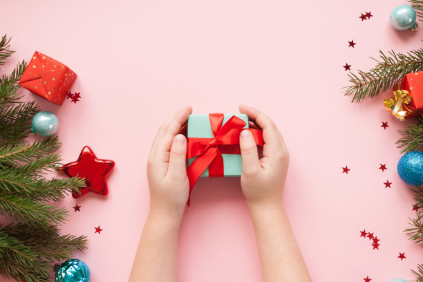 圣诞快乐，恭贺新禧。粉红色的背景图片下载