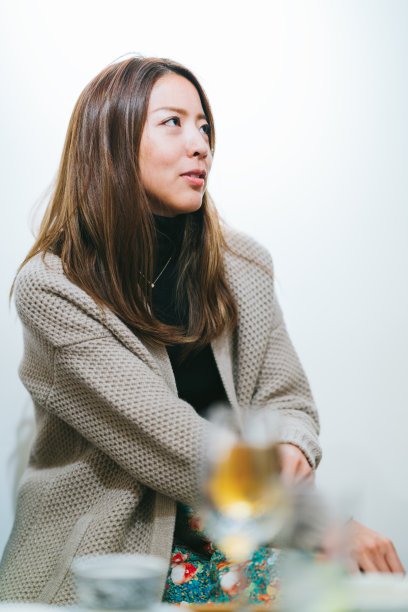 亚洲女人的肖像聊天图片下载