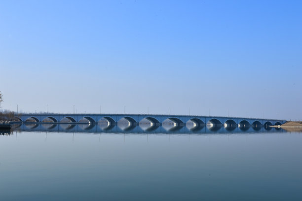 河上的桥图片下载