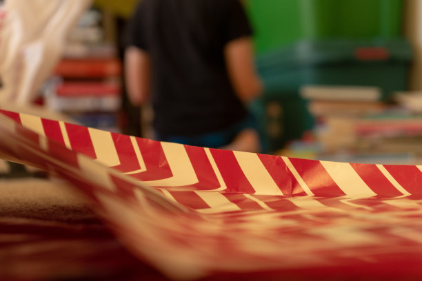 孩子在混乱中工作图片下载