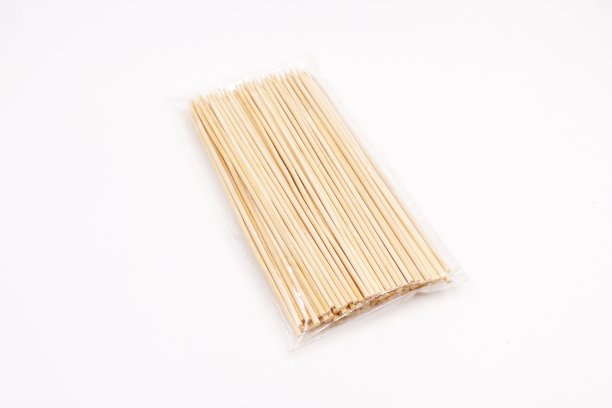 烤或烧烤用的烤肉串图片下载