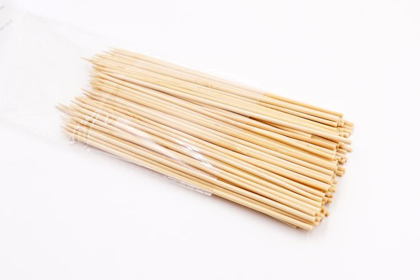 烤或烧烤用的烤肉串图片下载