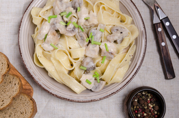 传统意大利奶油意面图片下载