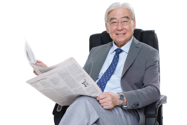 商务老年男人拿着报纸图片下载