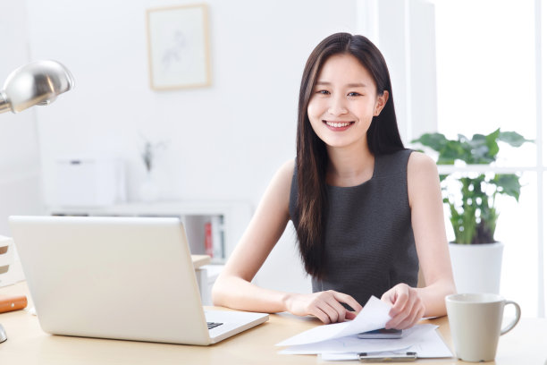 商务女人在办公室图片下载