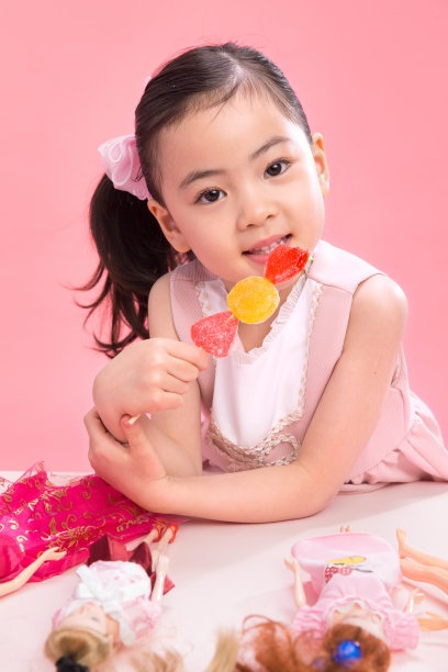 可爱的小女孩图片下载